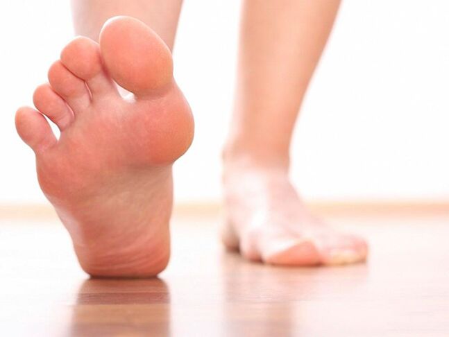 Itọju ailera ti ara yoo mu awọn iṣan lagbara pẹlu arthrosis ti isẹpo orokun